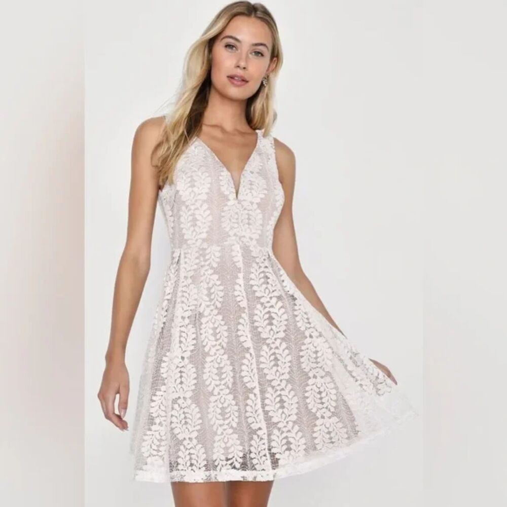 Lulus All of My Heart White Lace Skater Dress V Neck Size S NWT